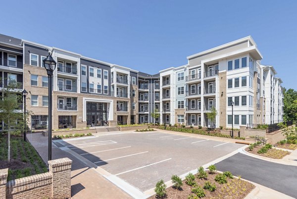 exterior at Leigh House Apartments