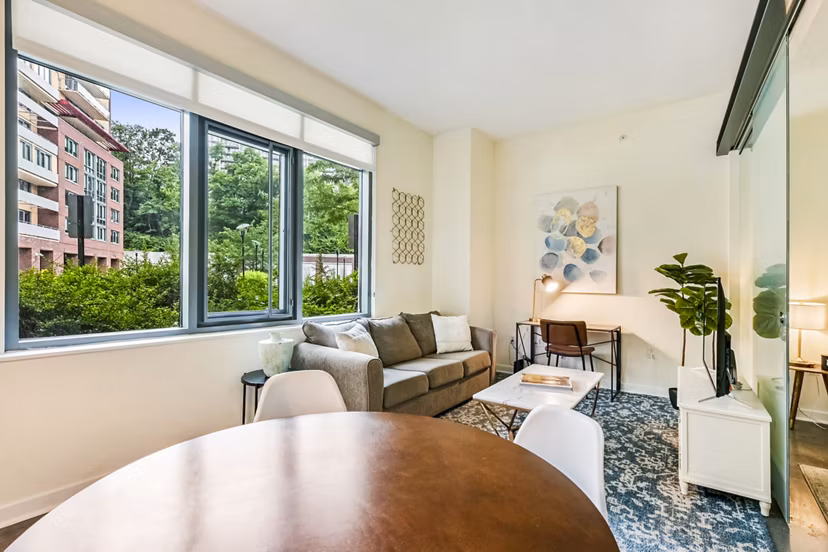 dining room at DelRay Tower Apartments