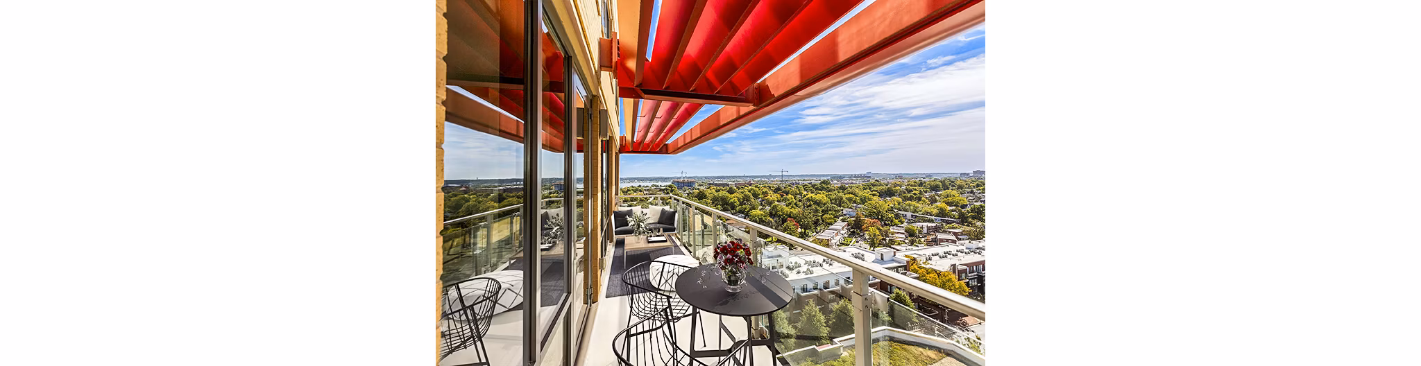 patio/balcony at DelRay Tower Apartments