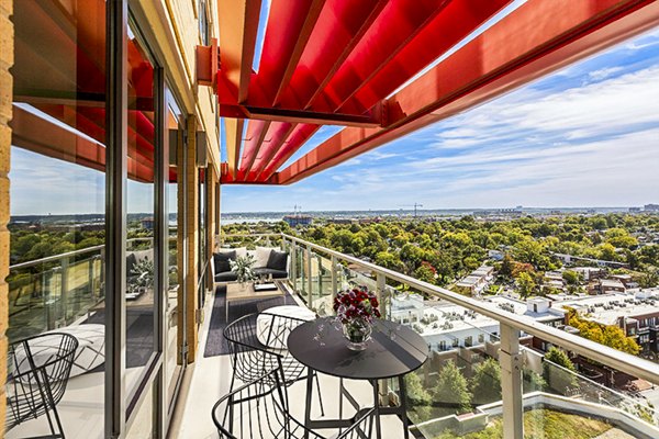 patio/balcony at DelRay Tower Apartments