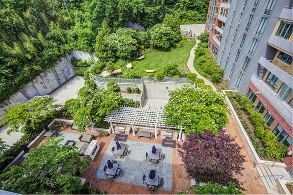 patio at DelRay Tower Apartments