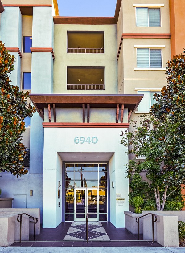 6940 Sepulveda