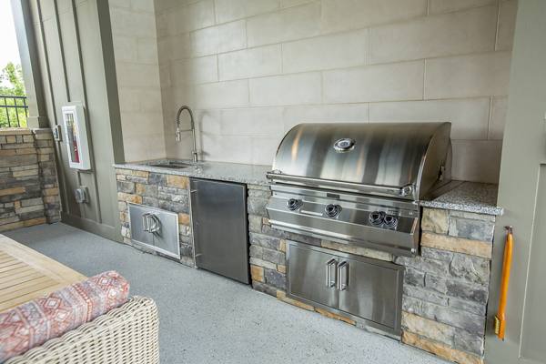 grill area at Sixes Ridge Apartments