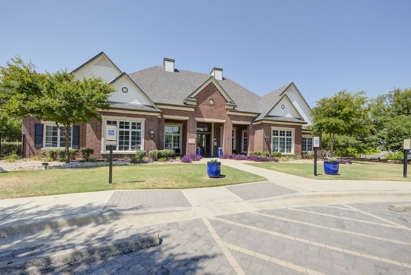 exterior at Lone Oak Apartments