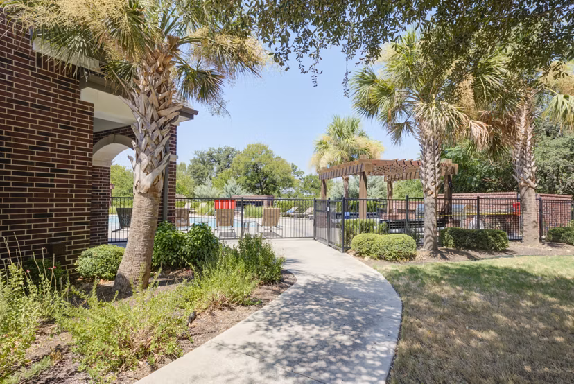 Lone Oak Apartments: Lush courtyard with seating areas for relaxation and community gatherings