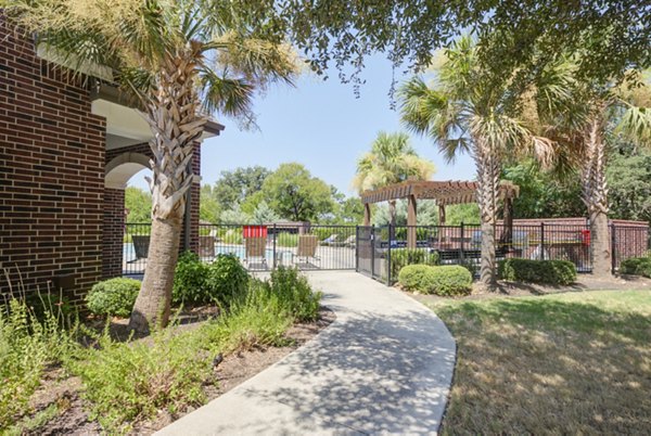 courtyard at Lone Oak Apartments