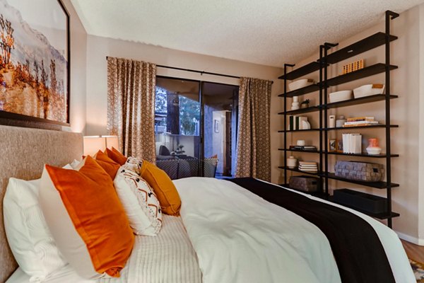 Modern bedroom featuring plush bedding and large windows at Espiral Apartments