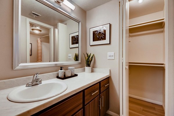 Bathroom featuring modern fixtures and sleek design in Espiral Apartments