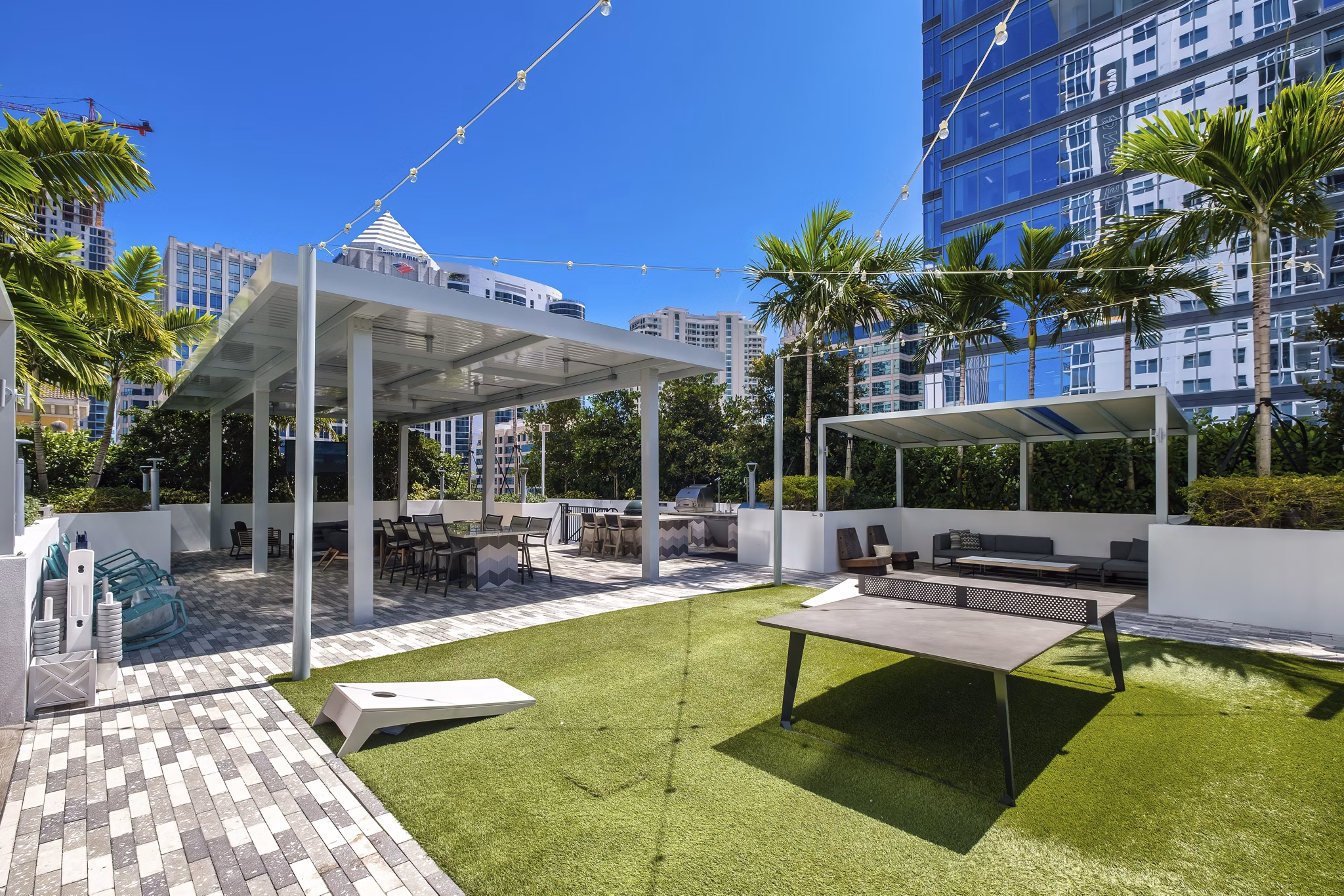 Inviting courtyard with lush greenery at NOVO Las Olas Apartments