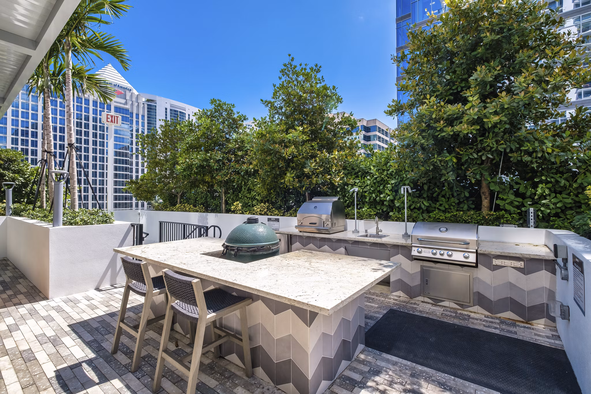Modern outdoor patio with stylish seating at NOVO Las Olas Apartments, perfect for relaxation and social gatherings in a luxury setting