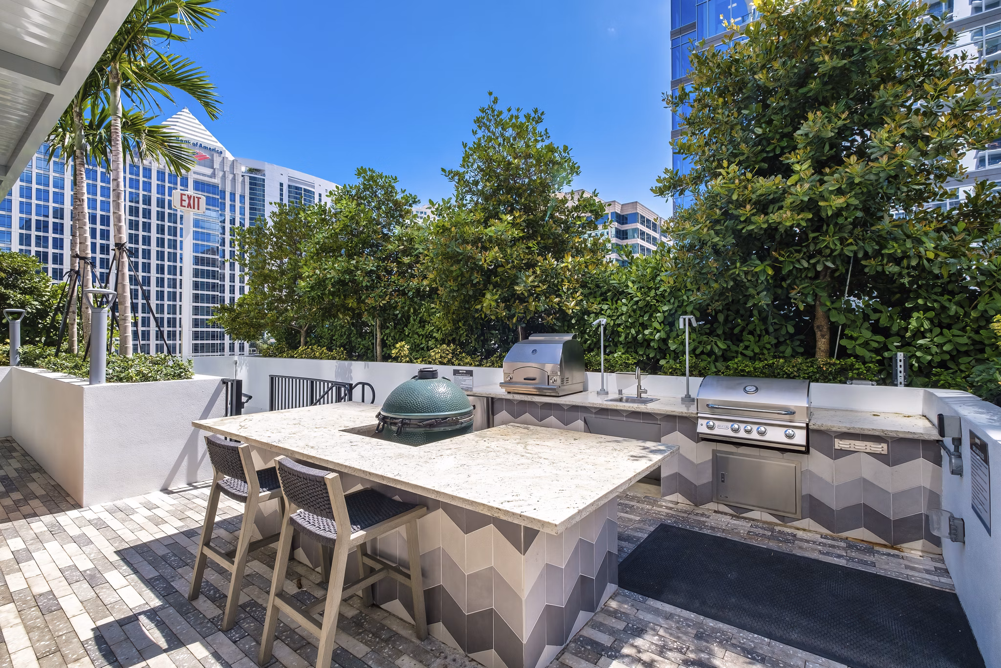 Modern outdoor patio with stylish seating at NOVO Las Olas Apartments, perfect for relaxation and social gatherings in a luxury setting