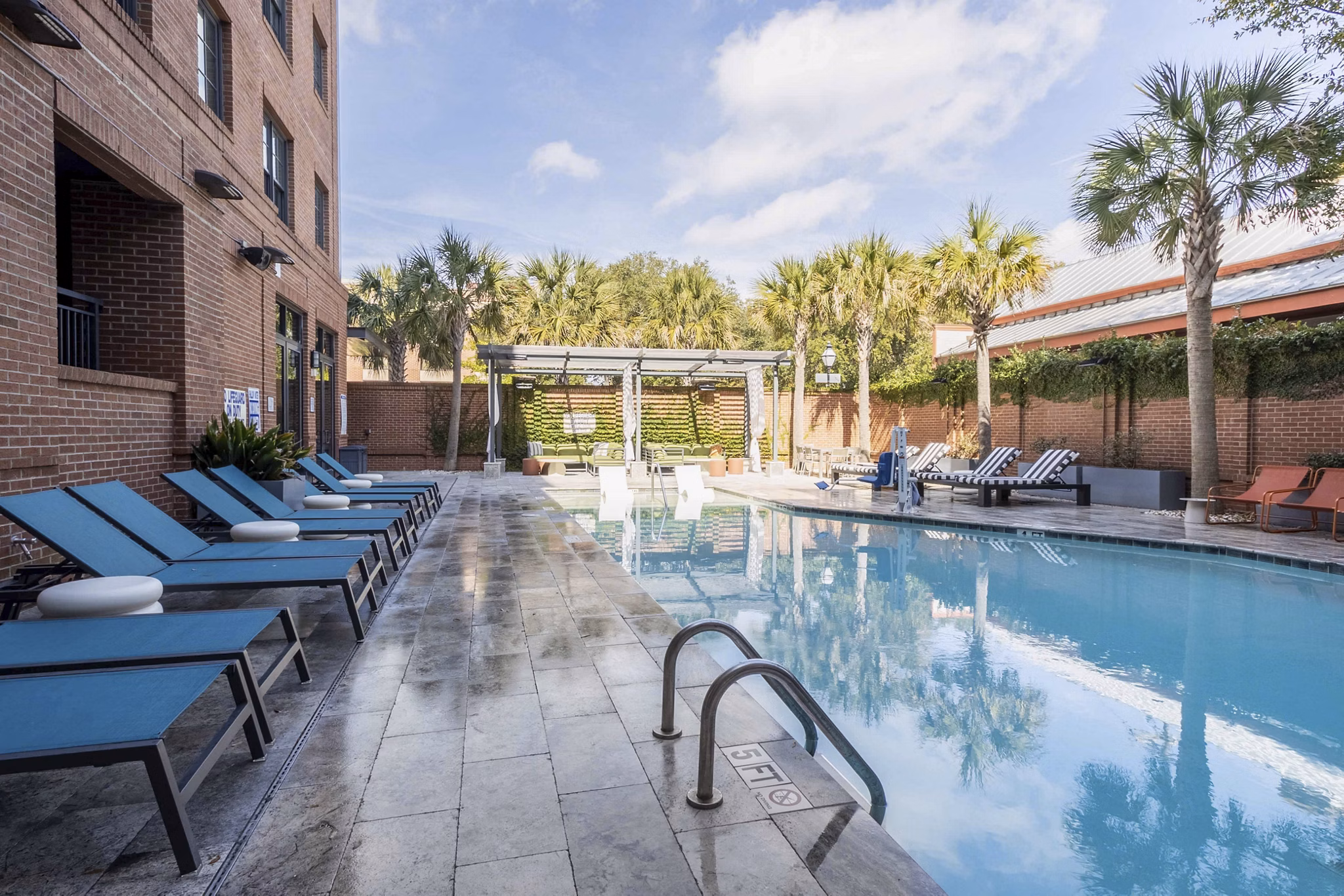 pool at Summit Place Apartments