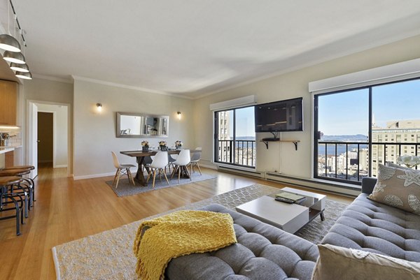 Spacious living room with modern furnishings at Nob Hill Tower Apartments, Greystar luxury apartments in San Francisco