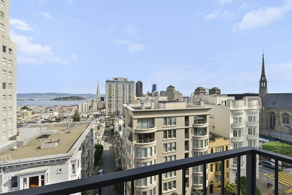 Nob Hill Tower Apartments: Breathtaking city views from an elevated perspective