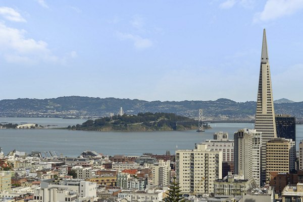Nob Hill Tower: Stunning city views from luxury high-rise apartments in San Francisco
