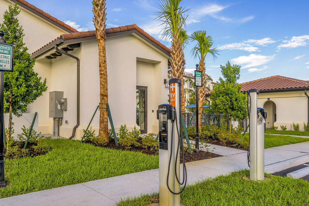 Lago Apartments Naples Fl 2 of 12