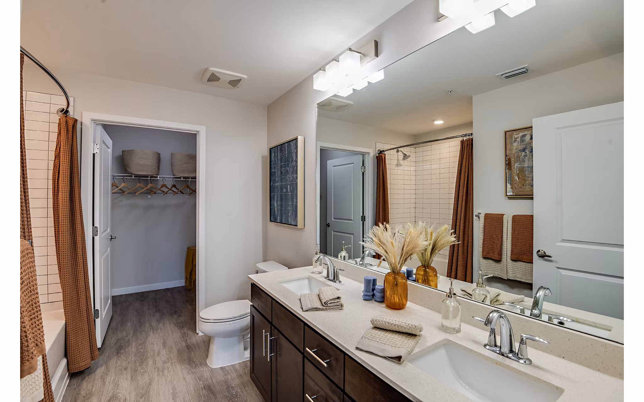 bathroom at Lago Apartments 