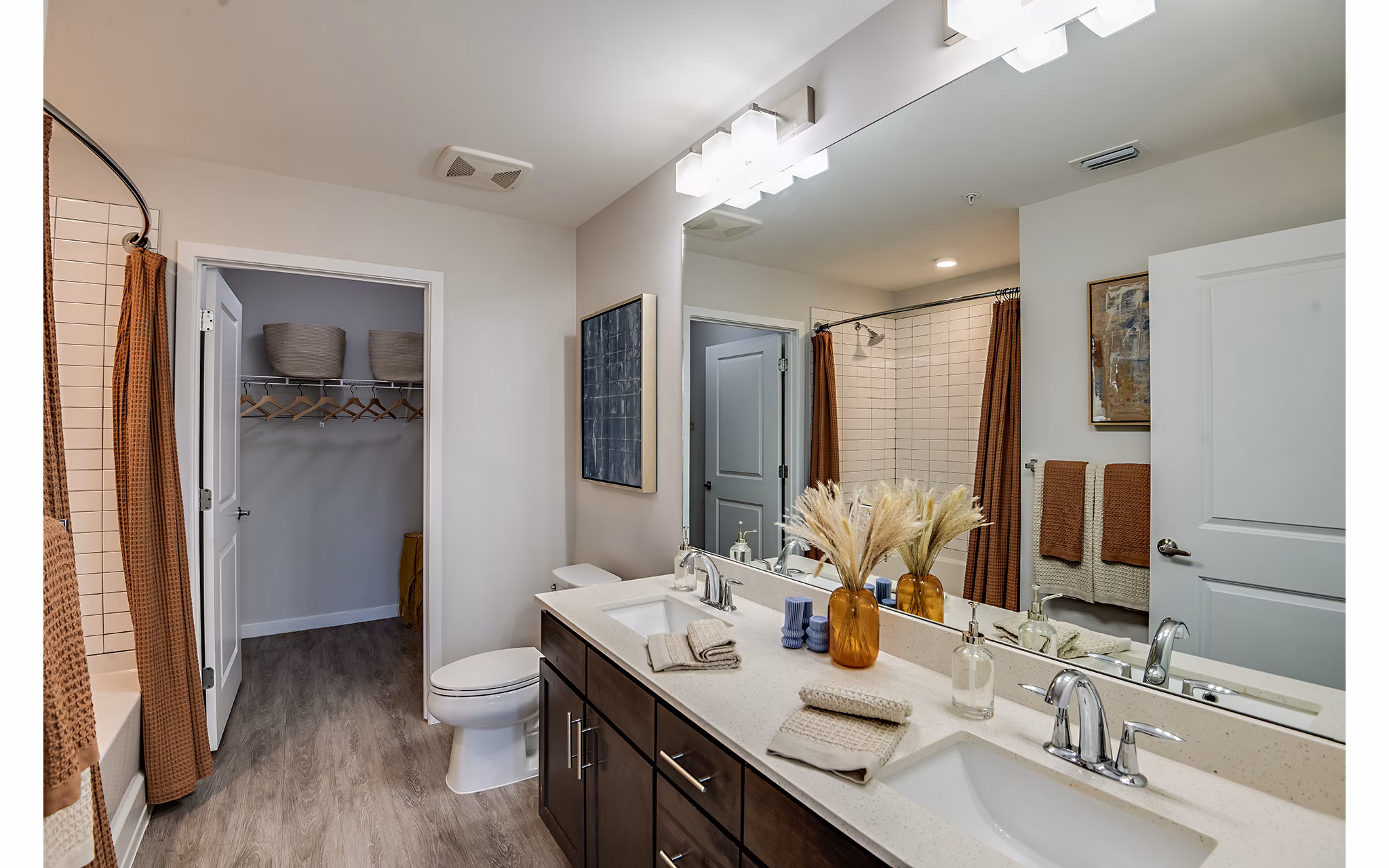bathroom at Lago Apartments 