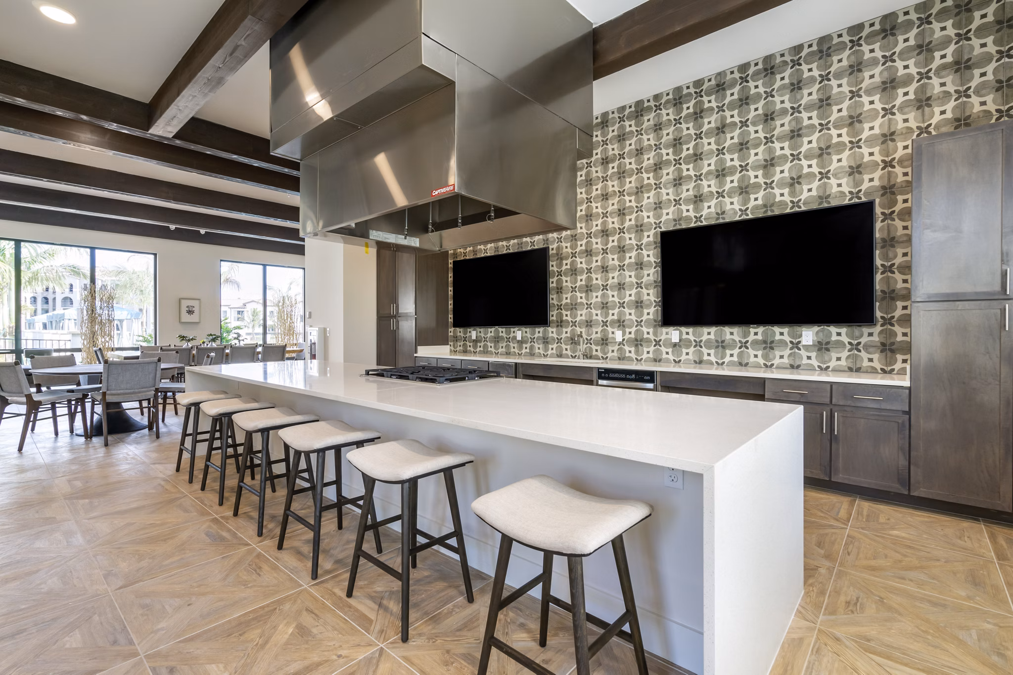 clubhouse at Lago Apartments