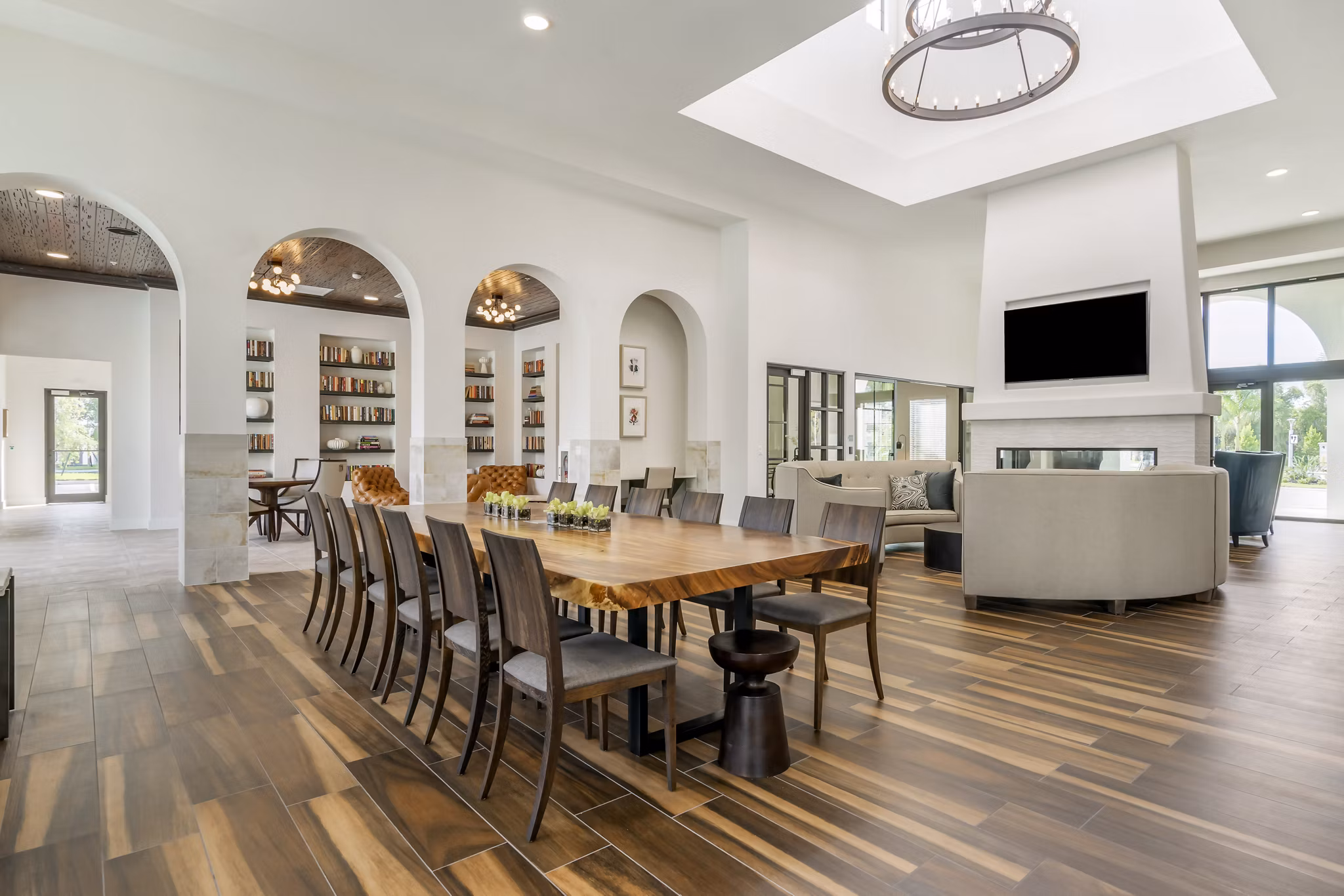 clubhouse at Lago Apartments