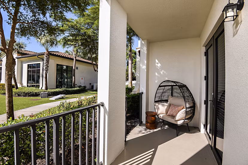 patio at Lago Apartments