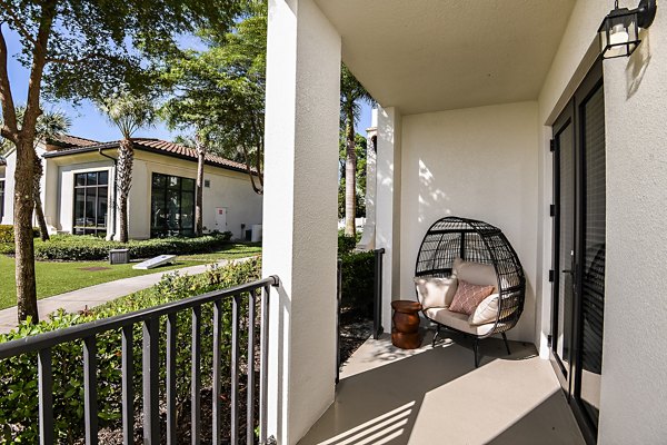 patio at Lago Apartments