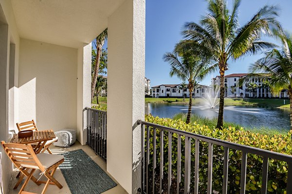 patio at Lago Apartments