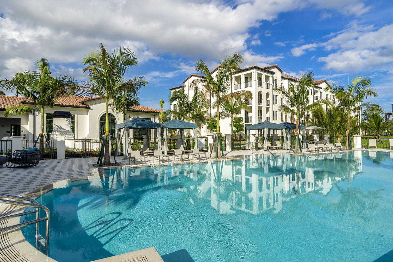 Lago Apartments Naples Fl 3 of 12