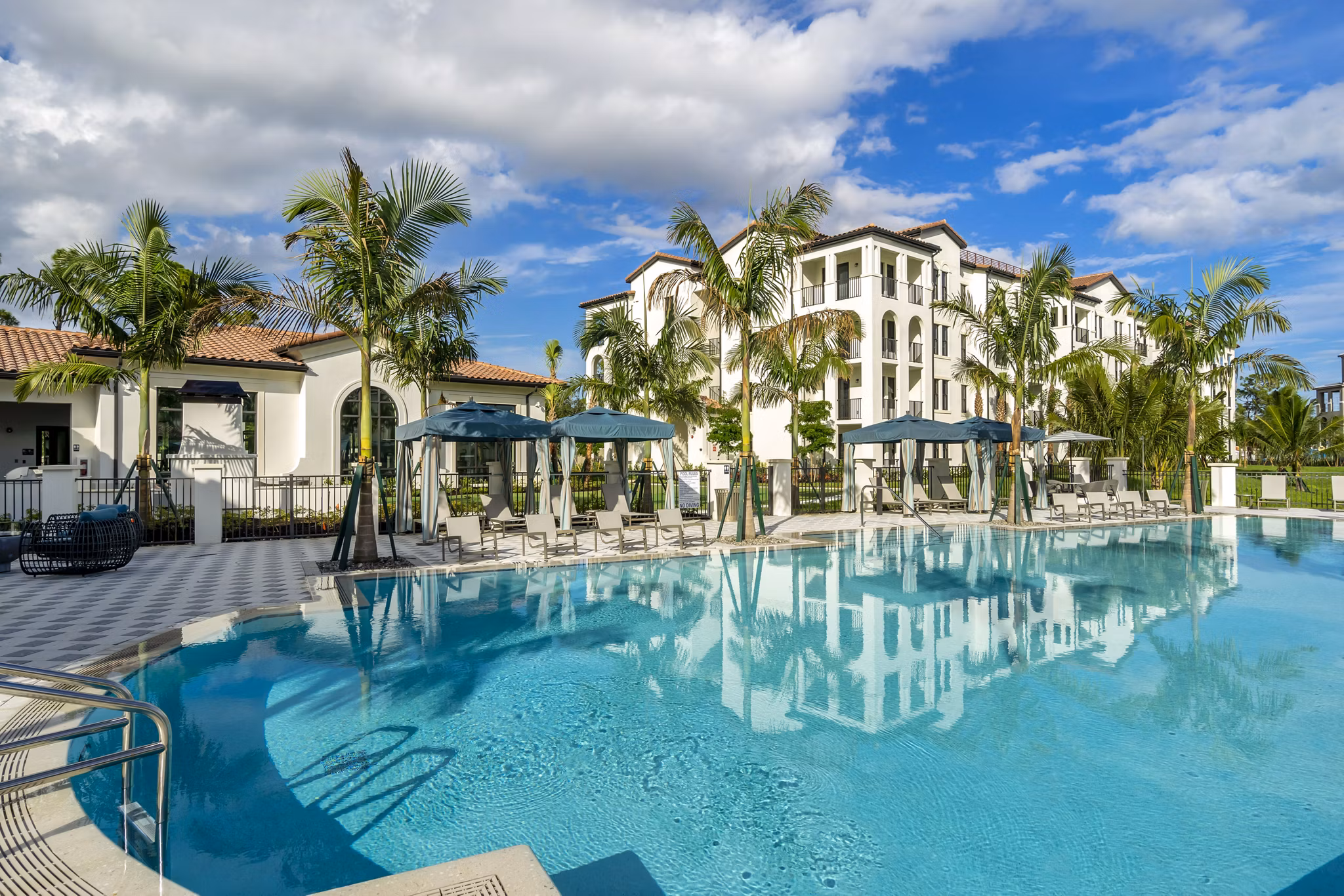 pool at Lago Apartments