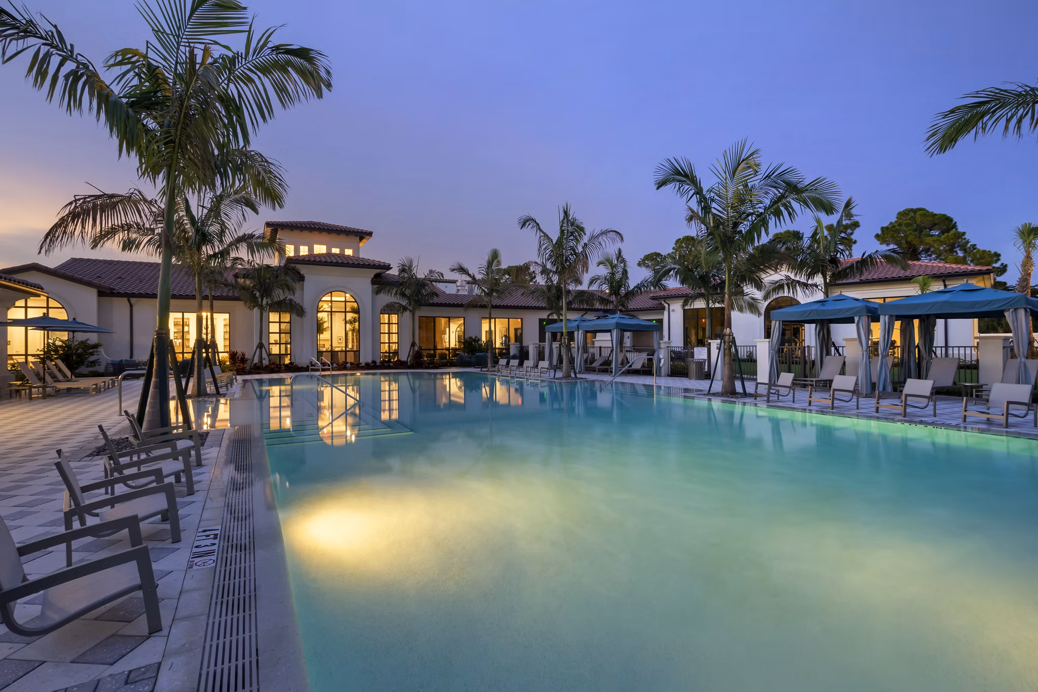 pool at Lago Apartments