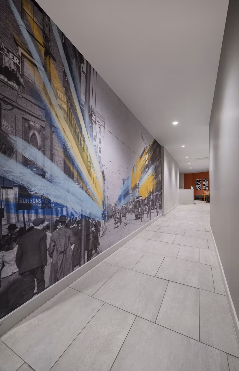Clubhouse with contemporary design and modern furnishings at The 6Hundred Apartments