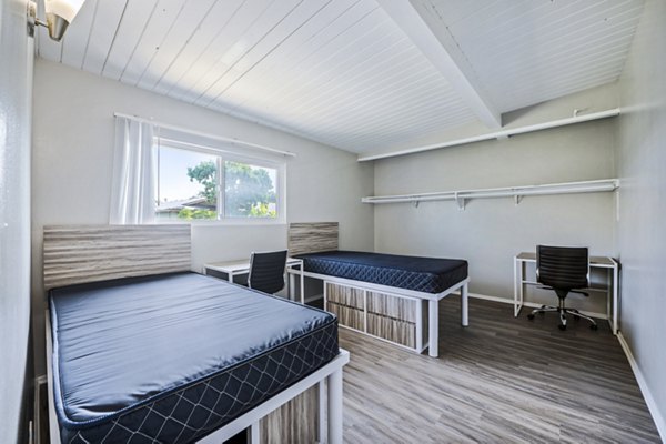 Cozy bedroom with modern furnishings at Breakpointe Coronado Apartments