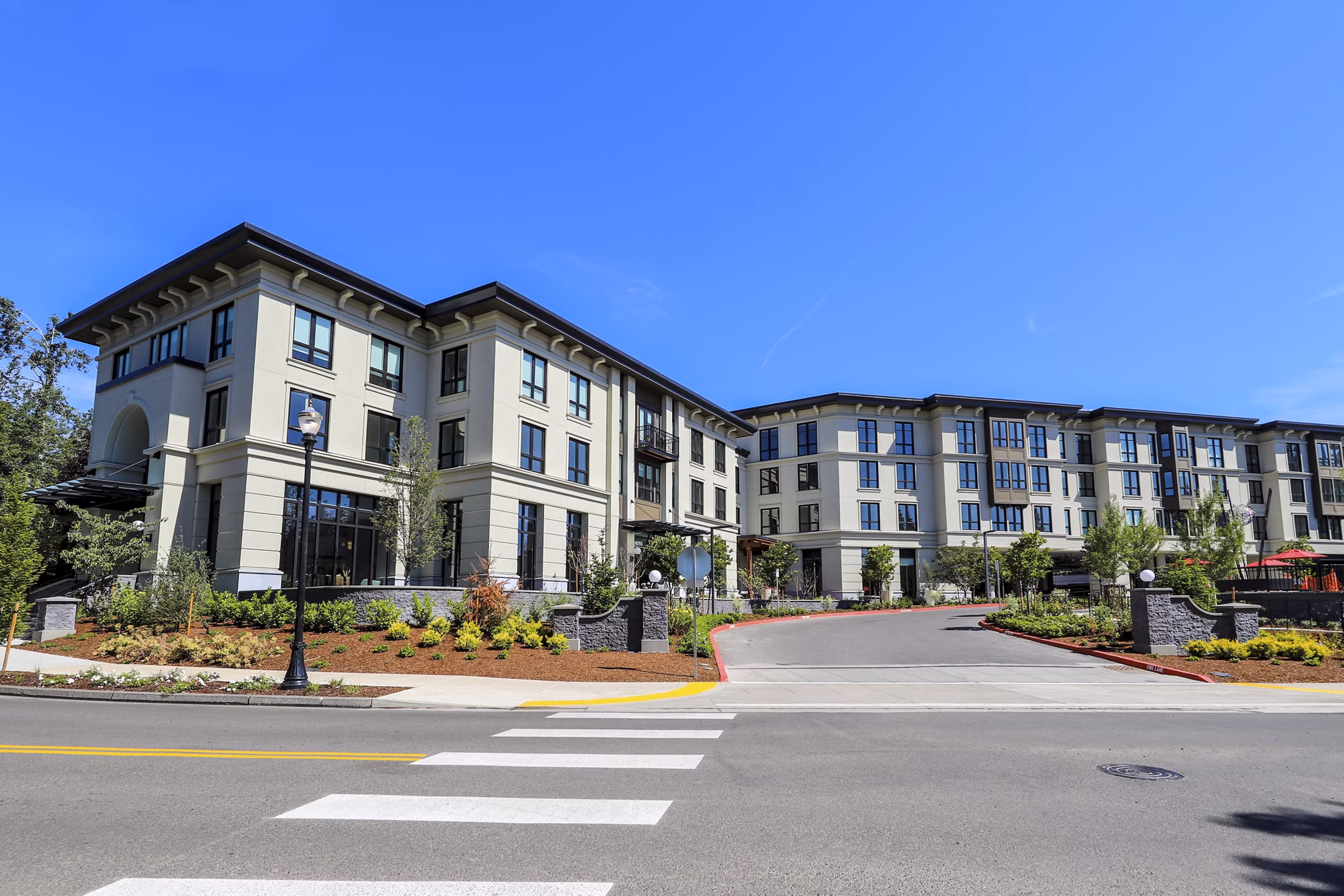 Mercato Grove Apartments: Elegant of luxury apartments at prime lakefront location