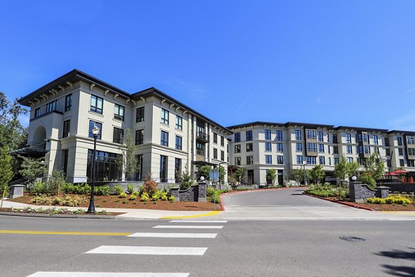 Mercato Grove Apartments: Elegant of luxury apartments at prime lakefront location