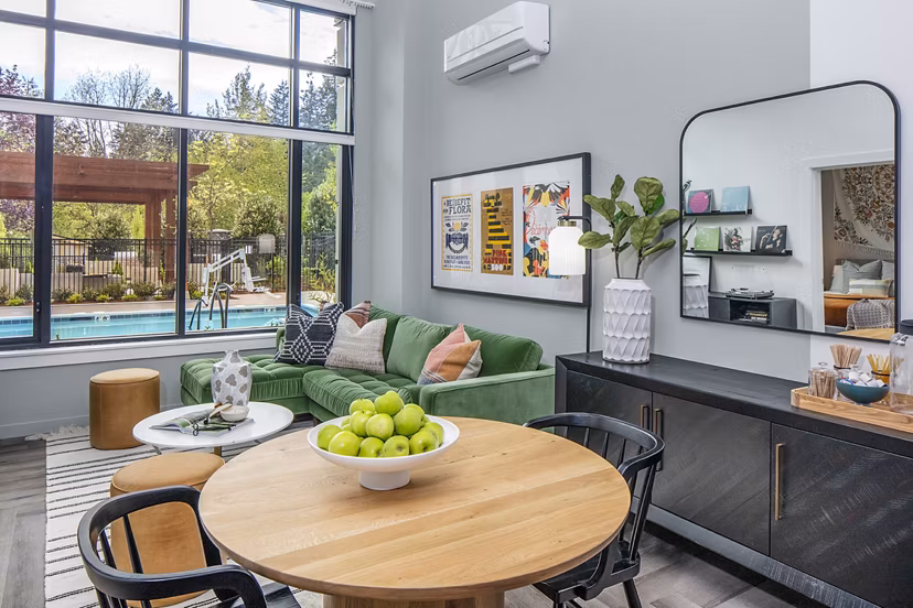 Dining room with contemporary furnishings at Mercato Grove Apartments, Lake Oswego