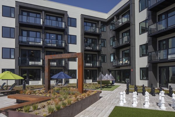 courtyard at Aria Apartments