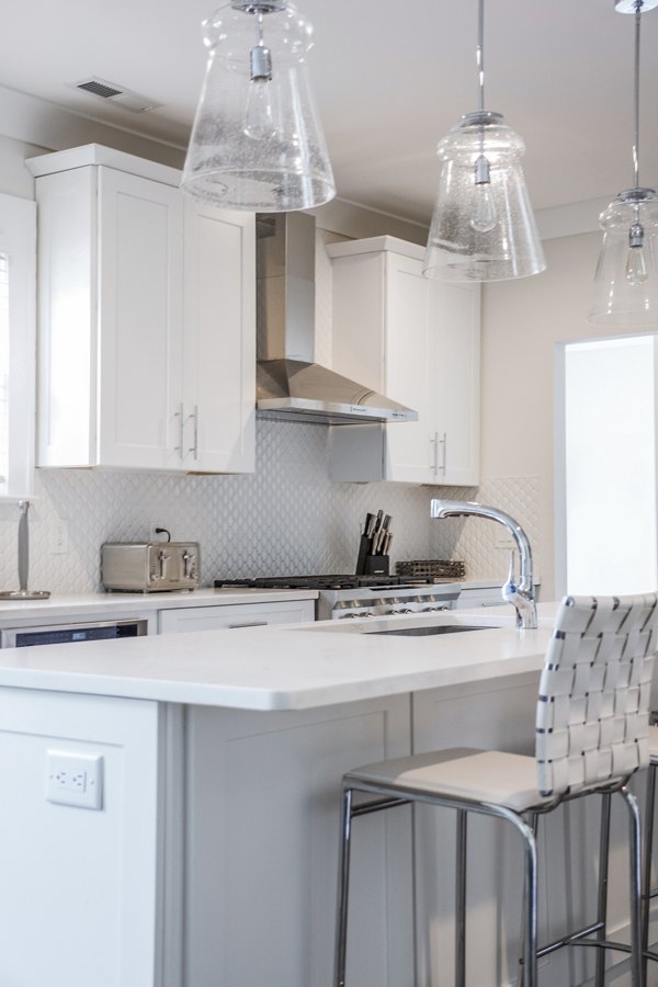 kitchen at Draper Place Signature Apartment Homes