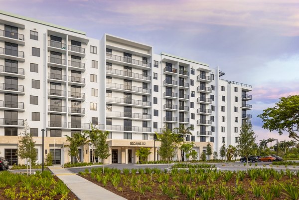 Biscayne 112 Apartments: Contemporary building in Miami