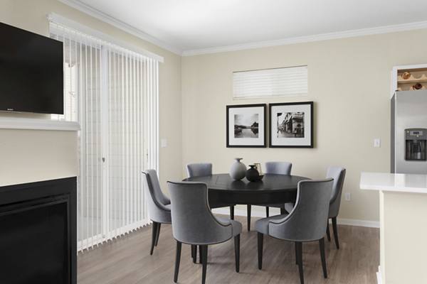 dining area at Briargate on Main Apartments