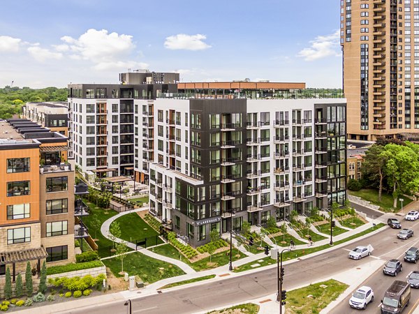 LakeHaus: Luxurious lakeside apartments with modern design in Minneapolis