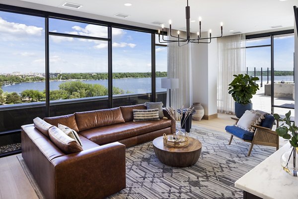 LakeHaus: Luxury lakeside apartments with modern architecture in Minneapolis