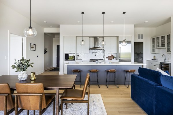 LakeHaus: Luxury lakeside apartments in Minneapolis featuring modern design