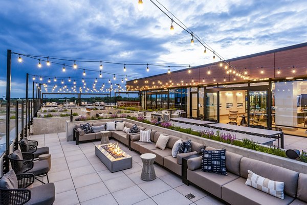 LakeHaus: Luxury waterfront apartments on W Lake St in Minneapolis