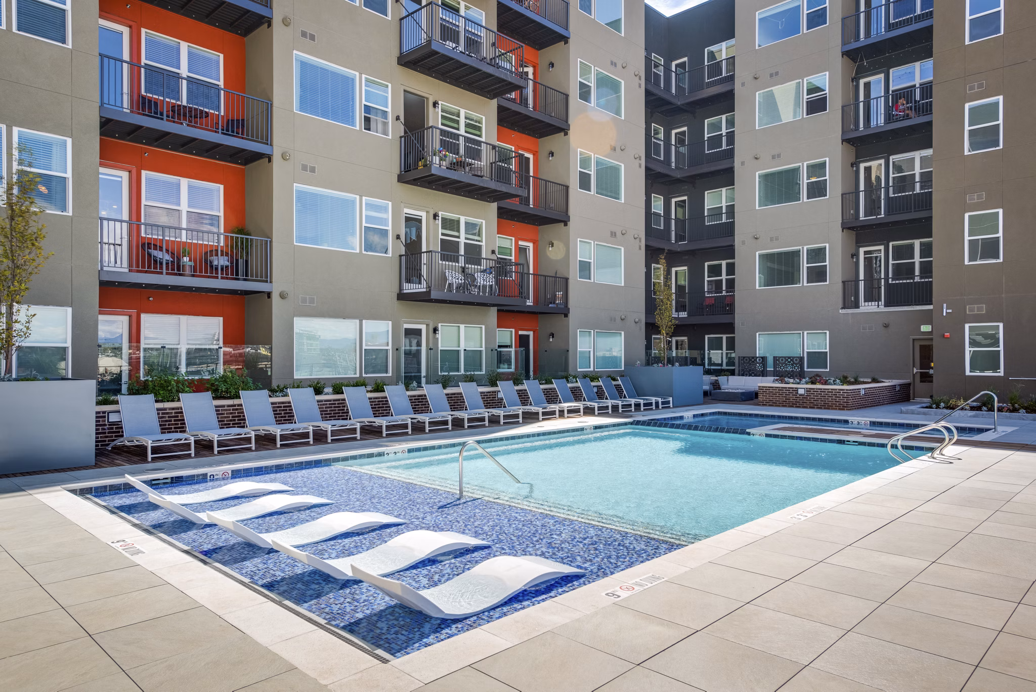 pool at Canvas on Blake Apartments 