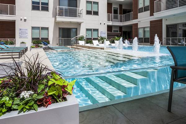 pool at 2828 Apartments