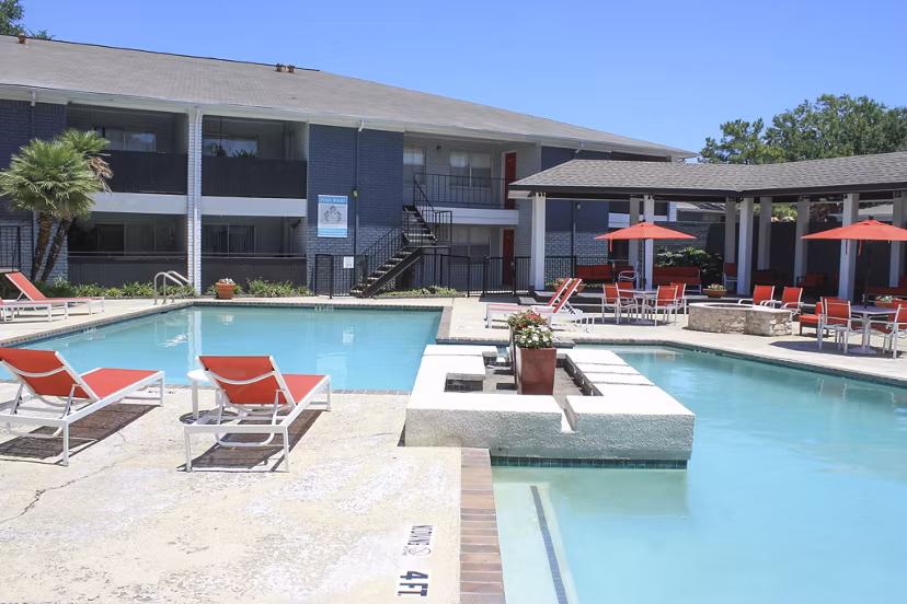 pool at 3 Corners East Apartments