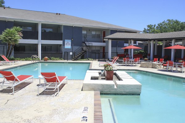 pool at 3 Corners East Apartments