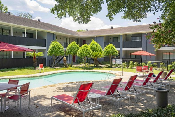 pool at 3 Corners North Apartments