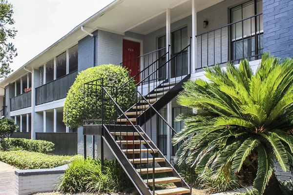 3 Corners West: Contemporary building at luxury apartments in urban setting