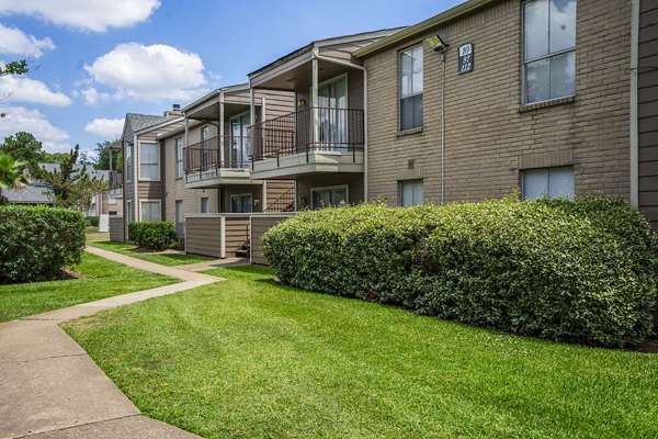 building/exterior at Hammerly Oaks Apartments